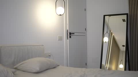 Nicole online show from 10/21/25, 06:14