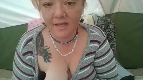 Snapshot of nikkinastyslut chatting on 05/08/26, 03:28 nikkinastyslut online show from 05/08/26, 03:28