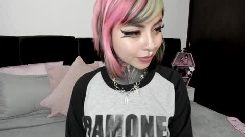 Nikki Ramone   online show from 01/03/25, 06:03