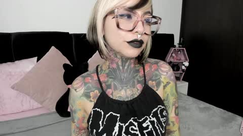 Nikki Ramone   online show from 01/13/25, 05:55