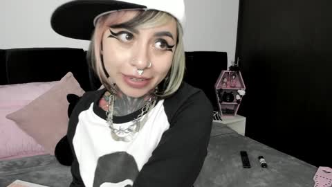 Nikki Ramone   online show from 01/22/25, 03:18