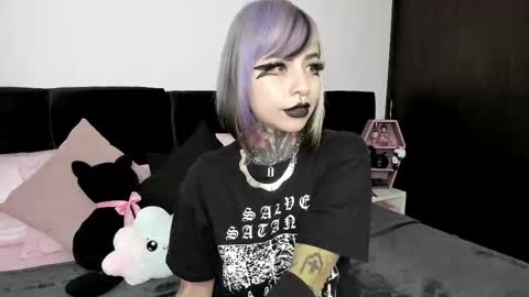 Nikki Ramone   online show from 03/12/25, 02:20