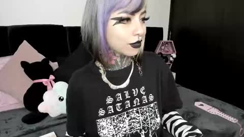 Nikki Ramone   online show from 03/12/25, 05:24