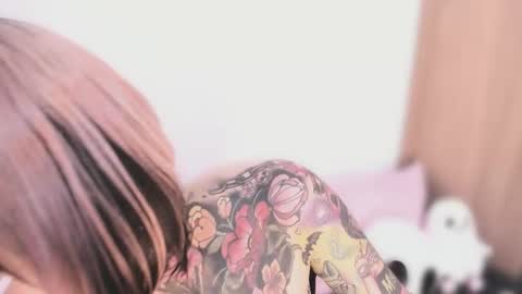 Nikki Ramone   online show from 10/08/25, 10:18