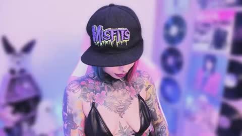 Nikki Ramone   online show from 11/13/25, 10:08