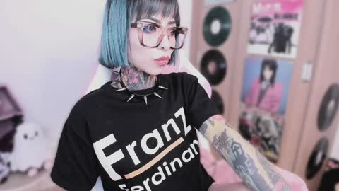 Snapshot of nikkiramone chatting on 04/01/26, 01:41 Nikki Ramone online show from 04/01/26, 01:41