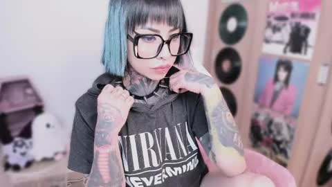 Snapshot of nikkiramone chatting on 04/15/26, 03:19 Nikki Ramone online show from 04/15/26, 03:19