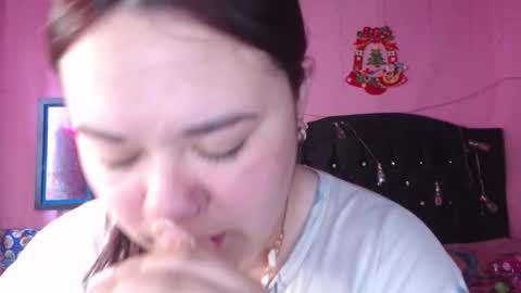 Snapshot of nikkirous_ chatting on 12/16/25, 01:16 Nikkirous online show from 12/16/25, 01:16