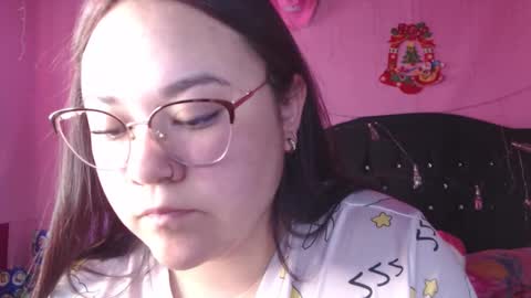 Snapshot of nikkirous_ chatting on 12/17/25, 05:19 Nikkirous online show from 12/17/25, 05:19