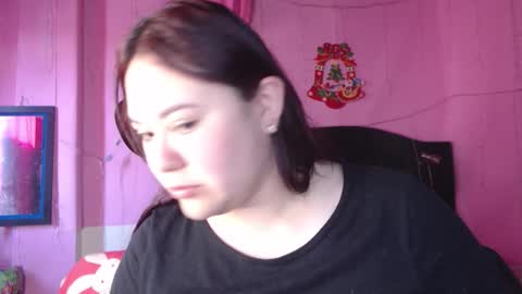 Snapshot of nikkirous_ chatting on 12/19/25, 01:18 Nikkirous online show from 12/19/25, 01:18