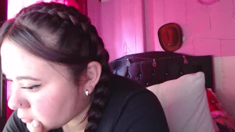 Snapshot of nikkirous_ chatting on 02/07/26, 05:16 Nikkirous online show from 02/07/26, 05:16