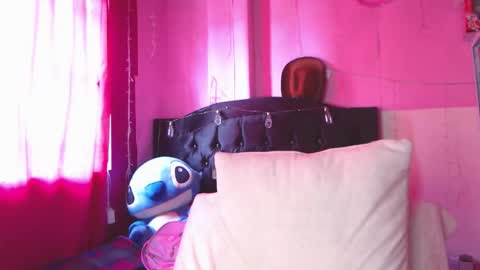 Snapshot of nikkirous_ chatting on 03/25/26, 06:25 Nikkirous online show from 03/25/26, 06:25