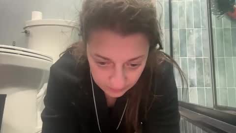 nikkisnow1 online show from 11/26/25, 04:35