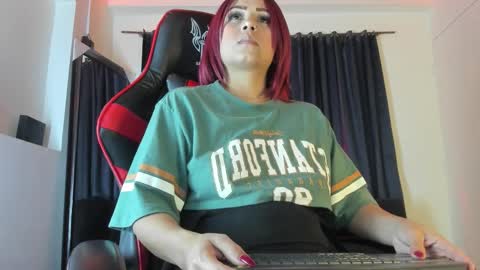 Snapshot of nikky_evans_ chatting on 11/19/25, 04:34 online show from 11/19/25, 04:34