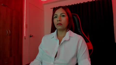 Snapshot of nikky_evans_ chatting on 04/27/26, 10:57 online show from 04/27/26, 10:57