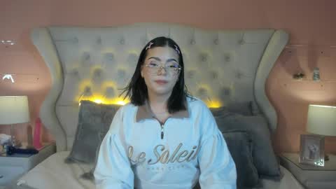 Snapshot of nikkyhearts chatting on 04/01/26, 07:44 Y E S I online show from 04/01/26, 07:44