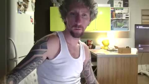 niknik39 online show from 10/31/25, 08:32