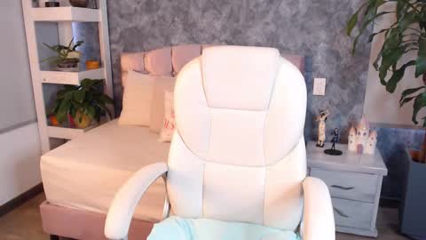 Niko Robin online show from 09/22/25, 07:38