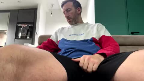 Snapshot of nikofatcock chatting on 10/19/25, 11:22 Niko online show from 10/19/25, 11:22