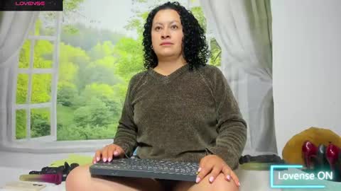 Snapshot of nikol32__ chatting on 06/19/26, 10:52 dayan online show from 06/19/26, 10:52