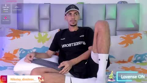 Snapshot of nikolay_dimitrov chatting on 12/19/25, 07:54 online show from 12/19/25, 07:54