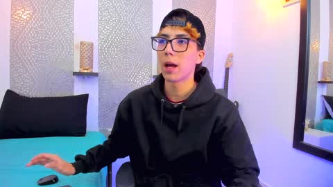 Snapshot of nikolay_gregori chatting on 12/25/24, 04:22 online show from 12/25/24, 04:22