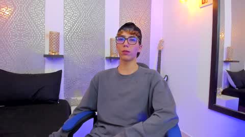 Snapshot of nikolay_gregori chatting on 01/03/25, 04:00 online show from 01/03/25, 04:00