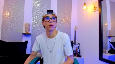 Snapshot of nikolay_gregori chatting on 01/07/25, 07:42 online show from 01/07/25, 07:42