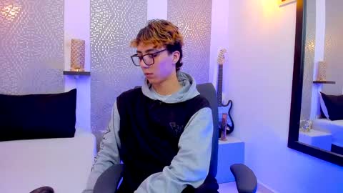 Snapshot of nikolay_gregori chatting on 01/08/25, 04:02 online show from 01/08/25, 04:02