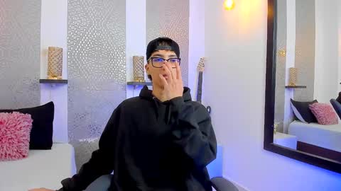 Snapshot of nikolay_gregori chatting on 01/22/25, 04:34 online show from 01/22/25, 04:34