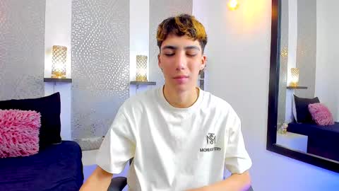 Snapshot of nikolay_gregori chatting on 01/24/25, 05:10 online show from 01/24/25, 05:10