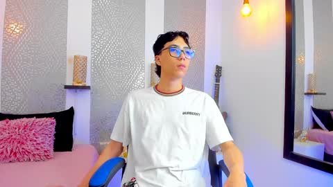 Snapshot of nikolay_gregori chatting on 02/02/25, 04:05 online show from 02/02/25, 04:05