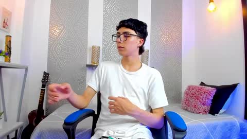 Snapshot of nikolay_gregori chatting on 02/04/25, 10:00 online show from 02/04/25, 10:00