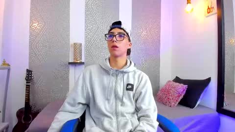 Snapshot of nikolay_gregori chatting on 02/11/25, 04:22 online show from 02/11/25, 04:22