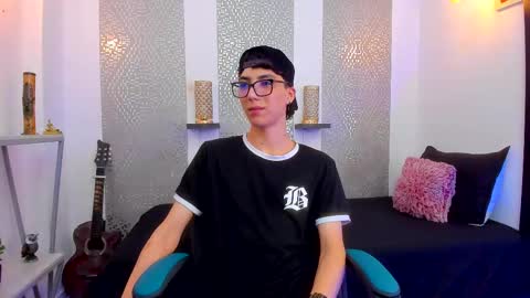 Snapshot of nikolay_gregori chatting on 02/18/25, 07:43 online show from 02/18/25, 07:43