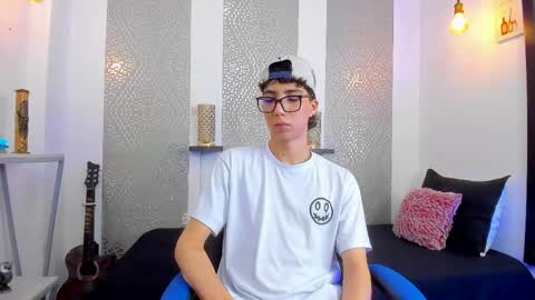 Snapshot of nikolay_gregori chatting on 02/25/25, 04:24 online show from 02/25/25, 04:24