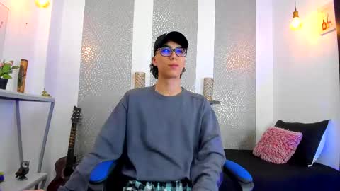 Snapshot of nikolay_gregori chatting on 03/11/25, 07:26 online show from 03/11/25, 07:26