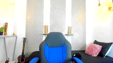 Snapshot of nikolay_gregori chatting on 03/12/25, 04:08 online show from 03/12/25, 04:08