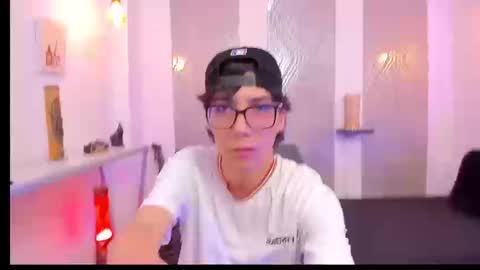 Snapshot of nikolay_gregori chatting on 09/09/25, 04:01 online show from 09/09/25, 04:01