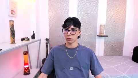 Snapshot of nikolay_gregori chatting on 09/15/25, 03:28 online show from 09/15/25, 03:28