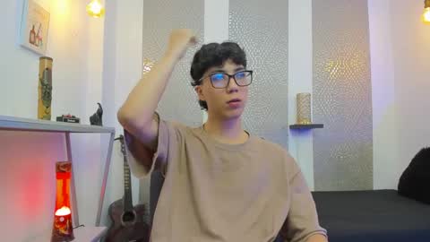 Snapshot of nikolay_gregori chatting on 09/18/25, 04:14 online show from 09/18/25, 04:14