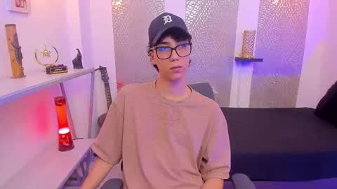 Snapshot of nikolay_gregori chatting on 09/28/25, 04:40 online show from 09/28/25, 04:40