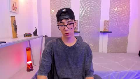 Snapshot of nikolay_gregori chatting on 09/30/25, 04:17 online show from 09/30/25, 04:17