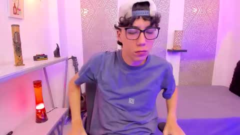 Snapshot of nikolay_gregori chatting on 10/08/25, 04:32 online show from 10/08/25, 04:32