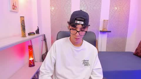 Snapshot of nikolay_gregori chatting on 10/17/25, 04:59 online show from 10/17/25, 04:59