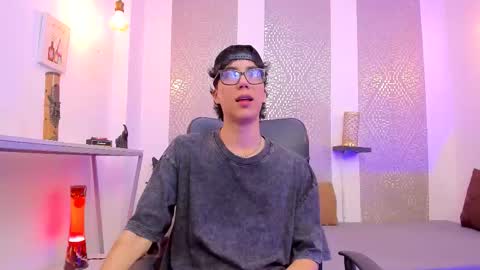 Snapshot of nikolay_gregori chatting on 10/20/25, 04:13 online show from 10/20/25, 04:13