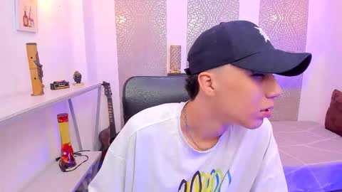 Snapshot of nikolay_gregori chatting on 10/27/25, 04:16 online show from 10/27/25, 04:16