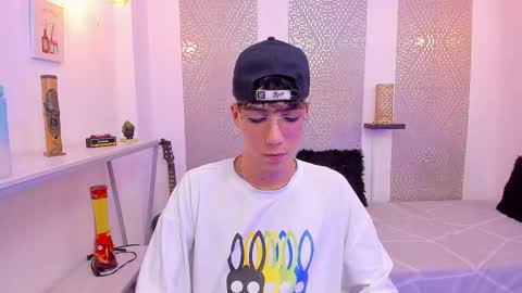 Snapshot of nikolay_gregori chatting on 10/28/25, 04:49 online show from 10/28/25, 04:49