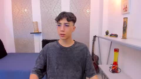 Snapshot of nikolay_gregori chatting on 10/31/25, 04:24 online show from 10/31/25, 04:24