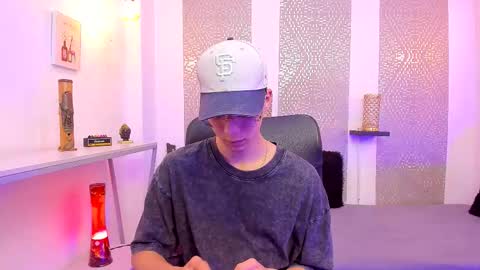 Snapshot of nikolay_gregori chatting on 11/23/25, 04:23 online show from 11/23/25, 04:23